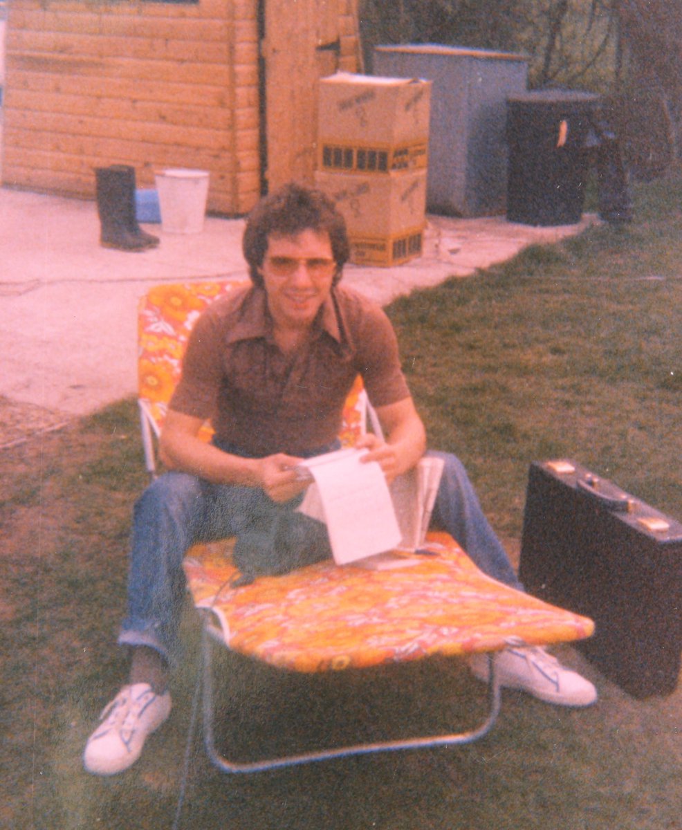 tomhartleycars's tweet photo. guys this was an 20yr old “TH” trying to make his way back after losing £1m (1980) for reasons out of his control !! Tho all will be told in his “Autobiography” #TheDealMaker &amp; the wooden shed in the back ground was his office #Nogiveup #NoGiveIn #Dedecation 🏃🏻what a Book 2 Read https://t.co/666SDg8nvR
