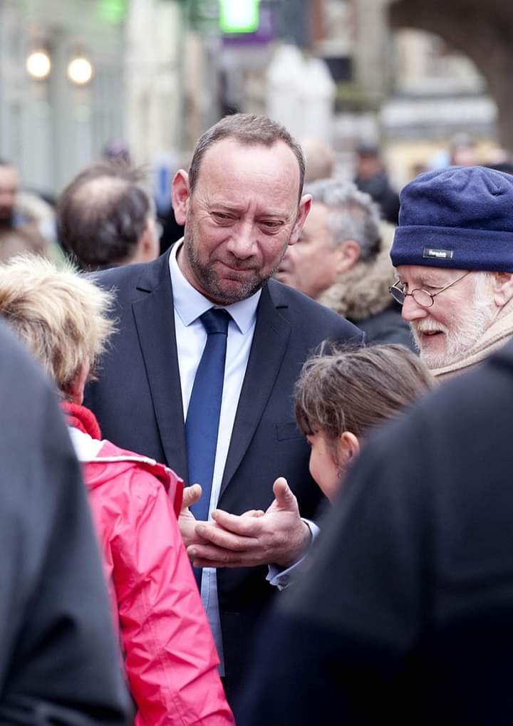 YvesBienvenu's tweet image. Pas de chichi, pas de tralala, on est juste là, sur le marché, comme tous les samedis, parce #VannesCestVous et qu&apos;on n&apos;est pas relou...😉 #DavidRobo2020 #Vannes #morbihan #bretagne #municpales2020 #municipales #SaturdayMotivation #SaturdayMood