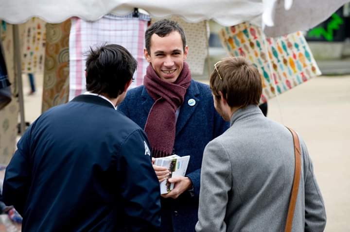 YvesBienvenu's tweet image. Pas de chichi, pas de tralala, on est juste là, sur le marché, comme tous les samedis, parce #VannesCestVous et qu&apos;on n&apos;est pas relou...😉 #DavidRobo2020 #Vannes #morbihan #bretagne #municpales2020 #municipales #SaturdayMotivation #SaturdayMood