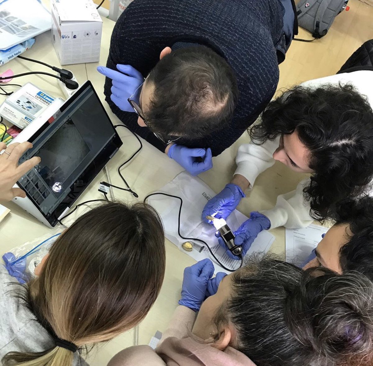 OzekCelik's tweet photo. Öğrenmek ne güzel; yeni bilgiler, yepyeni ufuklar #itümem #ömürboyuöğrenme #restorasyon #boyalıyüzeyler @mem_itu https://t.co/UOn14em9ls
