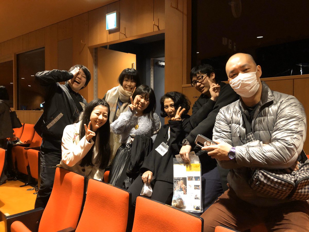 mazidesuka12's tweet photo. 今日は音声ガイドの日本語吹き替えでドレイクを担当させて頂いたHONK!を観劇😊
本当に凄い!歌と芝居に、その迫力とエネルギーに感動。
皆生き生きしてて、とても素敵な世界が広がってた…やはり生で観る舞台は違う!
良い経験をさせて頂きました。
明日までやってます!是非!
#TrueColorsMUSICAL https://t.co/MdSaciFuah