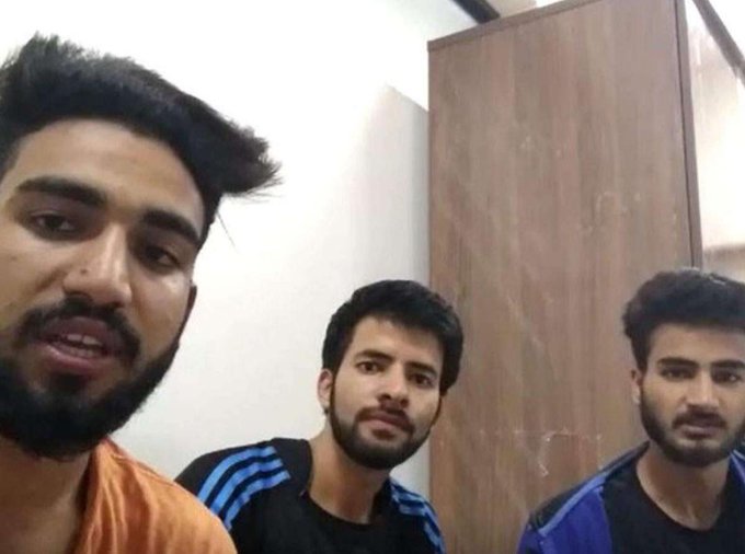 3 Engineering students from #Kashmir arrested by Karnataka police on the charges of raising pro azadi slogans on social media. They are being held under sedition, laptops+phones confiscated. The boys have been identified as Aamir Mohiuddin Wani, Basit Asif Sofi, Talib Majeed.