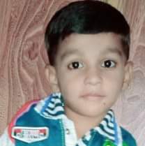 MJWaqasch1's tweet image. یہ بچہ  ابوبکر ہے جس کو اچھرہ کے علاقے میں کار سوار نے ٹکر ماری اور موقع پر یہ جاں بحق ہو گیا۔😓😓
پولیس نے کار ڈرائیور کو گرفتار کر کے گاڑی 
کو قبضہ میں لے لیا
#DriveSafe 
#safehumans