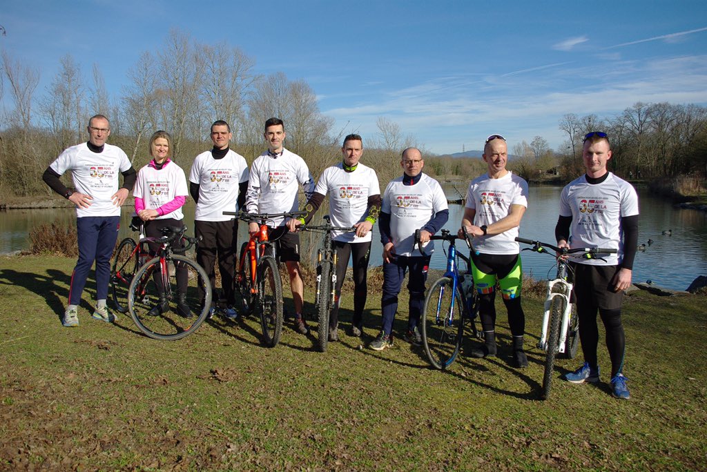7e_brig_blindee's tweet photo. #Javelot2020 rallye 🚲
Fin de la 2e étape sous une météo ☀️☀️☀️👍
Toute l’équipe arrivée en 🇫🇷 à @mulhouse 👍
Traversée de Bâle en 🇨🇭
Déjà 2️⃣2️⃣0️⃣ kms au compteur depuis hier💪👏😜
Demain, rencontres avec les autorités de @mulhouse et photos devant l’ancien quartier de la #7DMR https://t.co/hvsdYfGofd