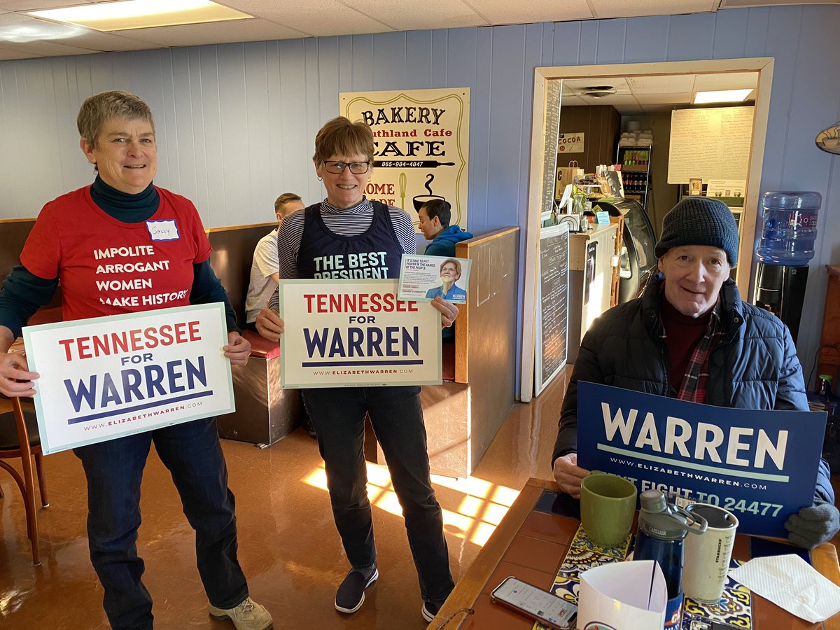 HeatherAyerKY's tweet photo. It’s our first Weekend of Action in Blount County, TN and we’ve got some Warren Democrats excited to get @ewarren elected!! https://t.co/cX3eUXQmtV