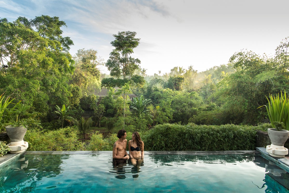 Yalord banyak banget!! Aku aja maul ah nginep di sana berdua sm Agast wkwkwk..Sok kepoin harganya di sini yaaah… link:  https://www.thesanctoovilla.com/bali-honeymoon/ Siapin tabungan, harga sebanding dengan pengalaman yg didapat, cuss buruan calon suami dicolek2. Jangan boros2 dlu sekrg.