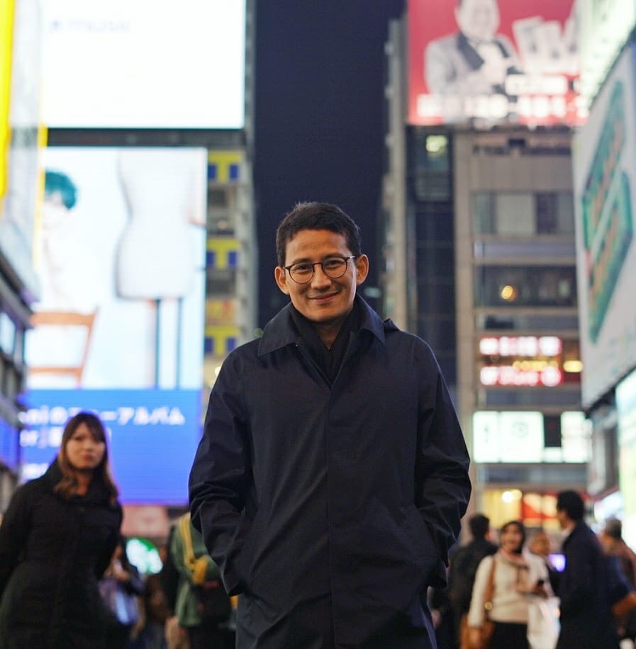 Malam minggu di Dotonbori Street. Kawasan ini merupakan salah satu destinasi wisata yg ada di Osaka. Letaknya berdekatan dgn pusat perbelanjaan, juga dapat banyak kita temukan jajanan khas lokal. Terlihat bagaimana ekonomi bergerak, peluang usaha & lapangan kerja tercipta. Keren!