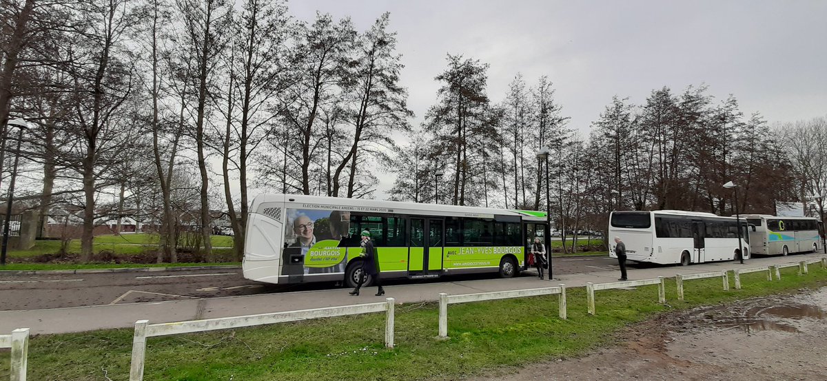 Apres avoir accueilli les supporters avec un café, direction la tribune Nord pour soutenir Amiens face au PSG.
#ASCPSG #amiens
