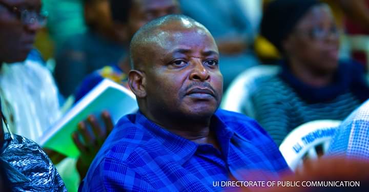 Olabiyilabiyi's tweet photo. Me in whatsapp group chat

I think book wey no enter head go enter exam hall, 

Lecturer in the group chat:👇
#examsinUI https://t.co/hpHCwaTC2b