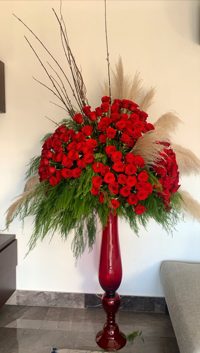 AaronCaracas's tweet photo. #rosasrojas #happyvalentines2020 #FelizDiaDeLaAmistad ❤️🌹🌹 https://t.co/JLdMGPjJ1M
