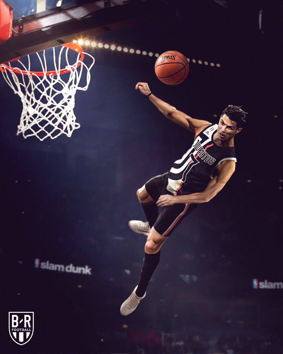 BleacherReport's tweet photo. If soccer had a dunk contest ⬆ @brfootball https://t.co/XzZqWYoTLf