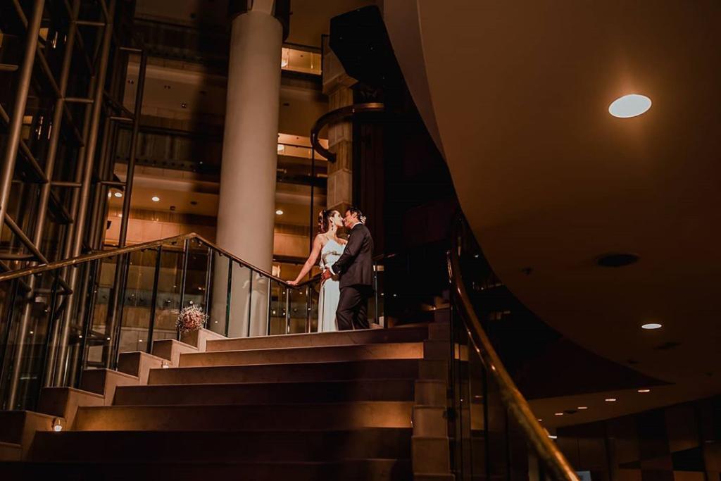 En #SantiagoMarriottHotel estamos listos para hacer realidad la boda de tus sueños.

📸 IG: elarrayanfotografia