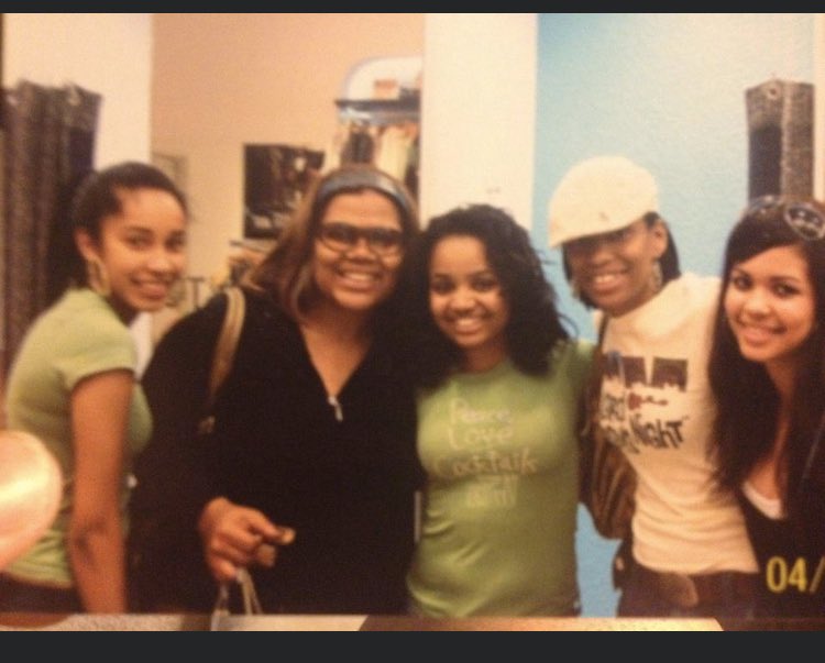 dunksothersista's tweet photo. Celebrating my friend @musicdlite .. Happy Birthday to the best photographer and stylist in the bizness. Thanks for so many great memories... we met thru our love of music and Ms @JanetJackson all these yrs later we are still friends #VelvetRope #HBO #4thRow we were stoked 🎈🎈🎉 https://t.co/bNAR5UnCKh