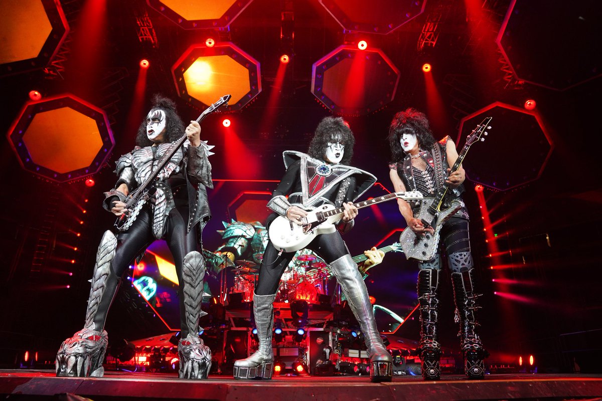 KISS (@kiss) on Twitter photo TONIGHT! The #EndOfTheRoad World Tour invades the <a href="/PeoriaCivicCntr/">Peoria Civic Center</a> #Peoria, IL! TONIGHT! The #EndOfTheRoad World Tour invades the <a href="/PeoriaCivicCntr/">Peoria Civic Center</a> #Peoria, IL!