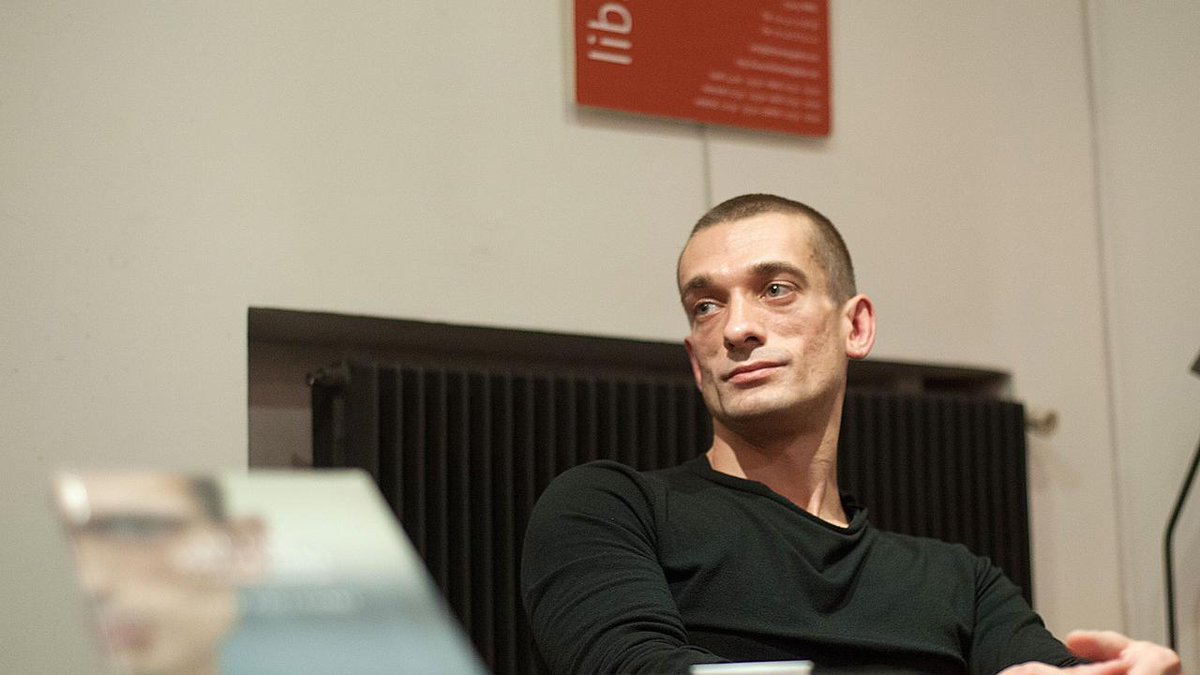 LCI's tweet image. Publication de vidéos intimes : l'activiste russe Piotr #Pavlenski interpellé ce samedi à Paris lci.fr/politique/en-d…