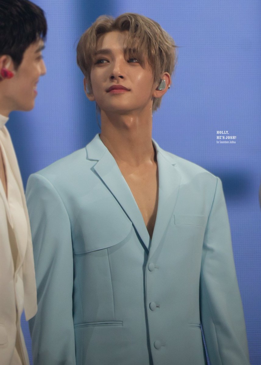 Judging from the cut that's similar to the trenchs, Joshua must also be wearing a custom made vest @pledis_17  #SEVENTEEN