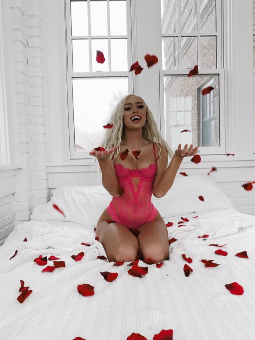 HAPPY VALENTINES DAY💗❤️🥰💓💦 https://t.co/h1ndrvh2k8 https://t.co/hqtbNOUGRF