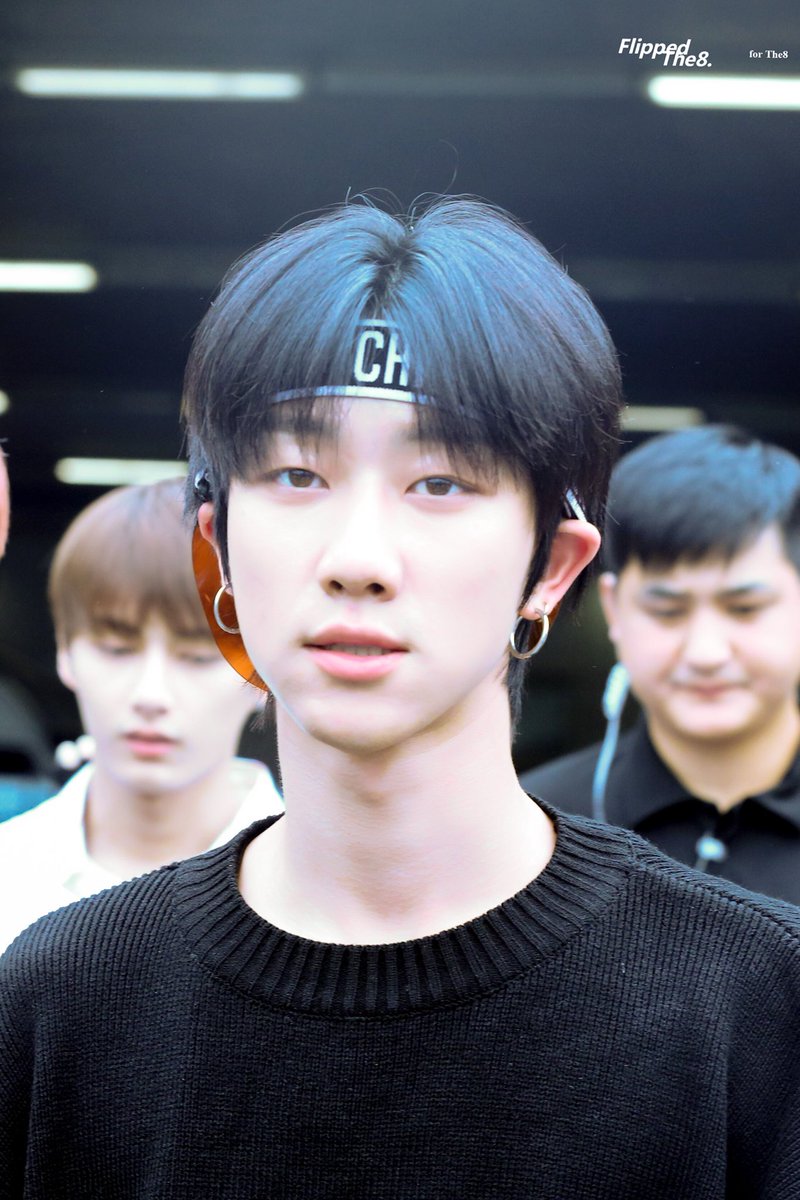 And finally Minghao wearing a diorclub1 from womenswear ss18. I have no words that kid can pull off literally anything!  @pledis_17  #SEVENTEEN