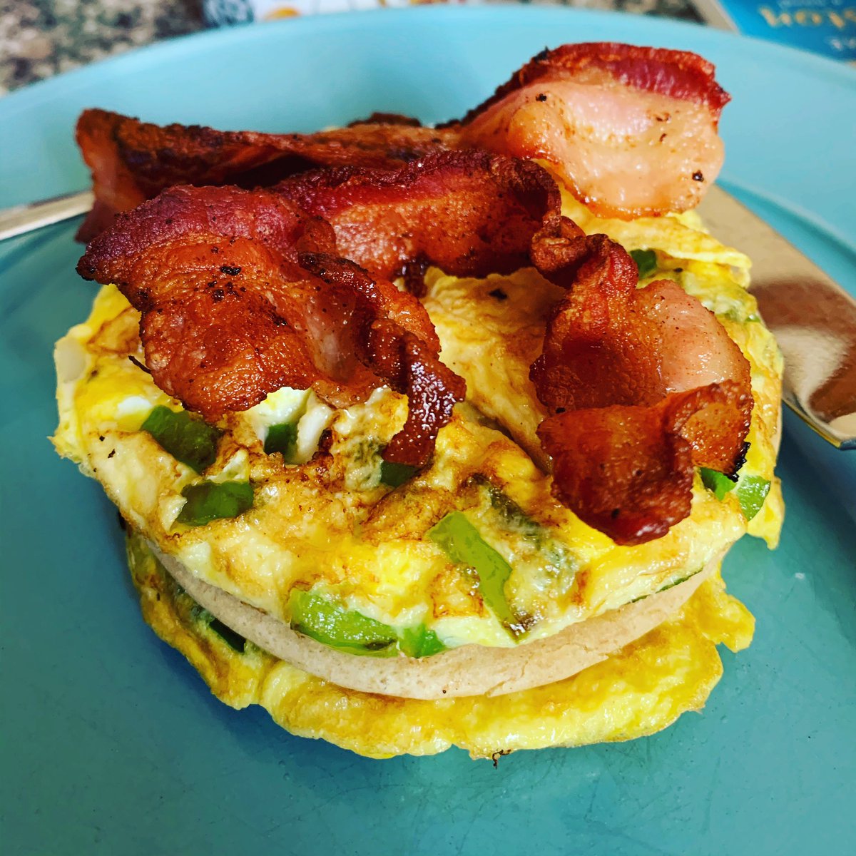 FairfieldDude's tweet photo. Power breakfast! 2 eggs with peppers and onions with bacon and a paleo pancake!
#paleo #healthy #preworkout #beastmode #protein #eggs #bacon #pancake #breakfast #keto #fppd #foodie #foodphotography #yum #love #delicious https://t.co/QQEKVr1IW9