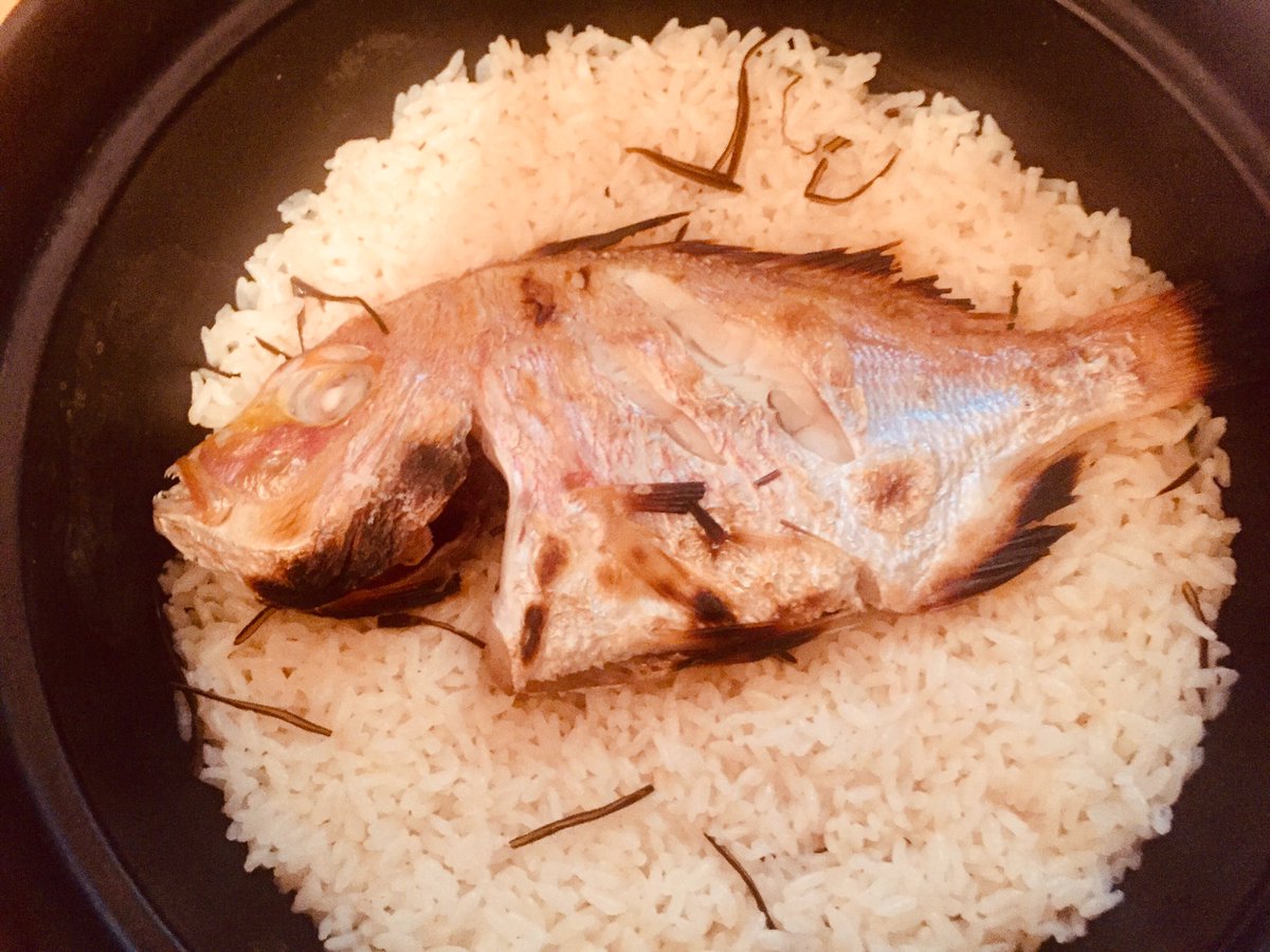 坂本鈴 小さい鯛がとても安かったので前から作りたかった鯛めしを土鍋で 凄く美味しく出来たからみてください おかずは あさりとシメジと菜の花のガーリックバター醤油炒めと 菜の花の茹で汁で作ったお吸い物 菜の花の茹で汁は出汁がでるって 坂本鈴 小さい鯛がとても安かったので前から作りたかった鯛めしを土鍋で 凄く美味しく出来たからみてください おかずは あさりとシメジと菜の花のガーリックバター醤油炒めと 菜の花の茹で汁で作ったお吸い物 菜の花の茹で汁は出汁がでるって