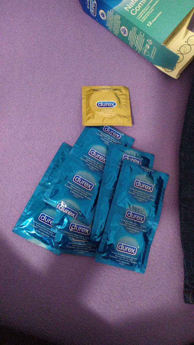 RyukaStark's tweet image. Hola @durexespana, en una caja de 12 condones normalitos me ha venido un condón con envoltorio dorado.

¿Voy a ir a vuestra fábrica a ver como se hacen los condones?