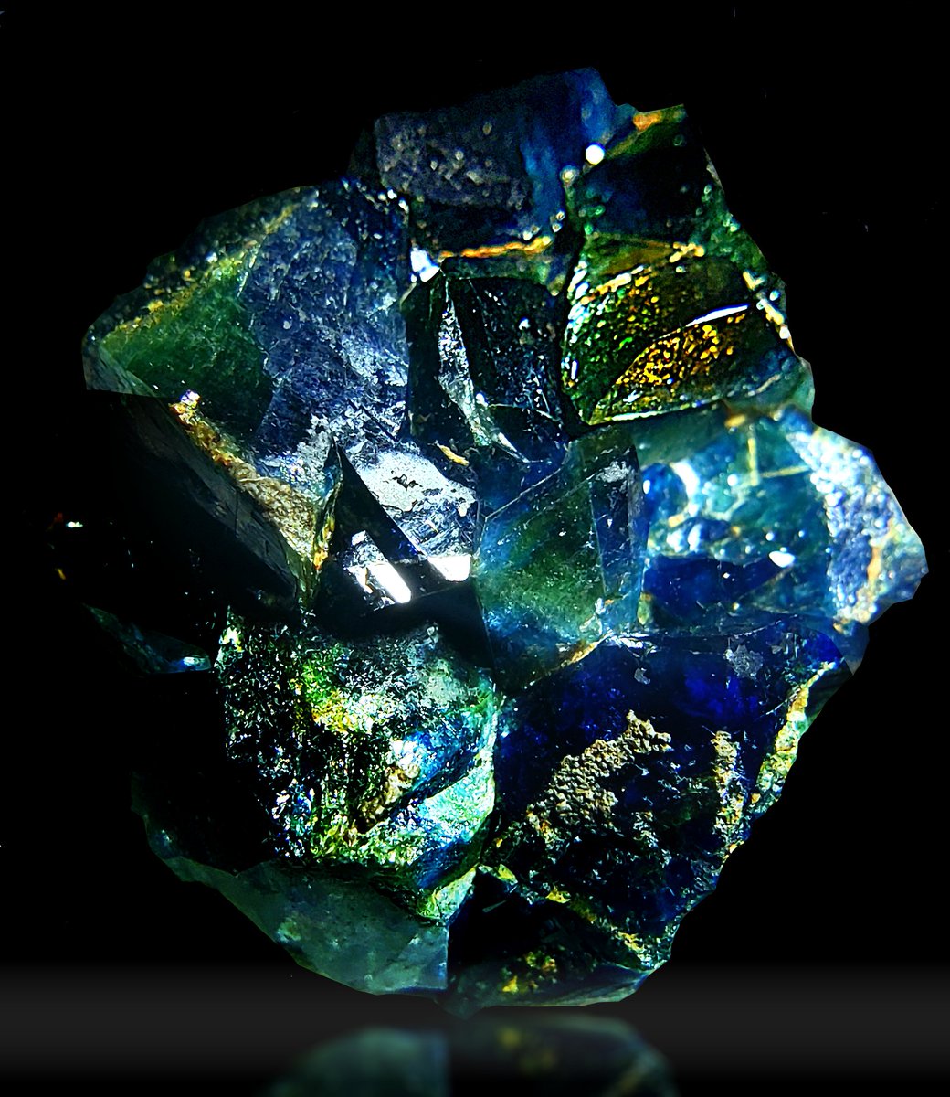 Hami またラズライト 天藍石 撮って加工するなどしてた 初めてのスマホ加工ではこのくらいかな ちゃんとフォトショ立ち上げればいいんだけど めんどくさかったのでww ラズライト 天藍石