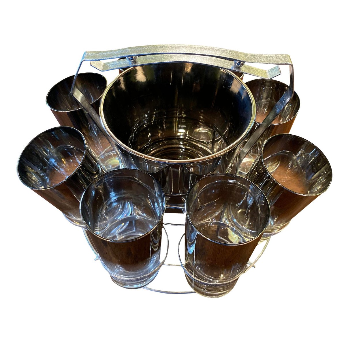 Mid 20th Century Dorothy Thorpe Glassware Set⁠
⁠
#bellafrenchantiques #antiquerowdallas #midcenturybarset #dorothythrope #midcenturyglasses #midcenturydecor #midcenturydallas #barset #glassware #homedecor #interiordesign 

soo.nr/zlzP