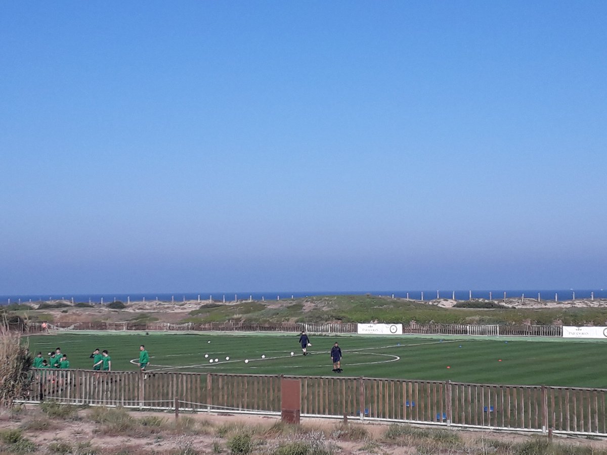 fraconalv's tweet photo. Hemos dicho adiós hoy al #SVHöngg 🇨🇭y hola al #FCRedStar de #Zurich🇨🇭 en @paradores #Golf #ElSaler en otro #footballstage de este 2020.
Tenemos hoy también el #CampeonatoIndividual del Club ⛳⛳⛳en un día fantástico y la mejor propuesta para recuperarse del juego...🥘🥘🥘🥘 https://t.co/063qEV5nnn