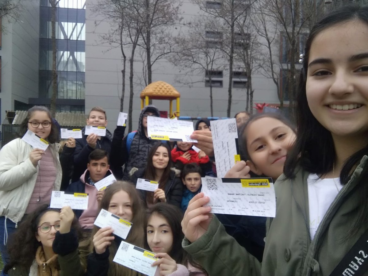 N_uzunn's tweet photo. Okulumuzun 19 öğrencisi ve @kvvyll  hocamız, Kağithane Sadabad Sahnesinde Şahane Züğürtler oyununu izledi. Öğrencilerimize araç temin eden @eyupbelediyesi ve katkılarından dolayı @alikazdalbaba çok teşekkür ederiz. @2525Ibrahim @sultangazimem1 @nisaburece @muratkucukkayaa https://t.co/5nKTYS9fdd
