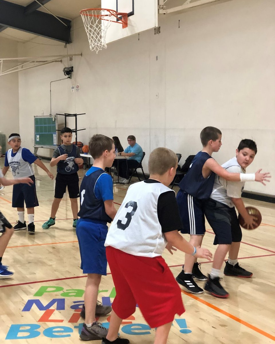 Carmichael_Rec's tweet image. Elementary Basketball is taking place today at the La Sierra Community Center.  These boys are playing some awesome defense on the court! #CRPD #defense #bouncepass #focussed #pass #dribble #lasierracommunitycenter