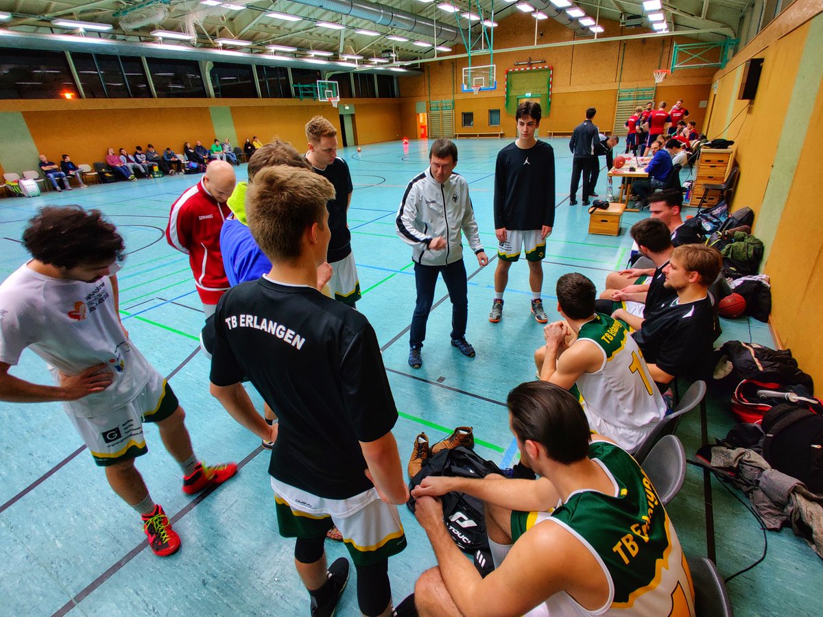 TB_Basketball's tweet photo. GAMETIME!! In der Bayernliga empfangen unsere Herren heute den BBC Eckersdorf!! Auf geht's, Jungs!! #LetsGoTB
#SportinErlangen #Basketball #Erlangen https://t.co/ZqkJYurNMv