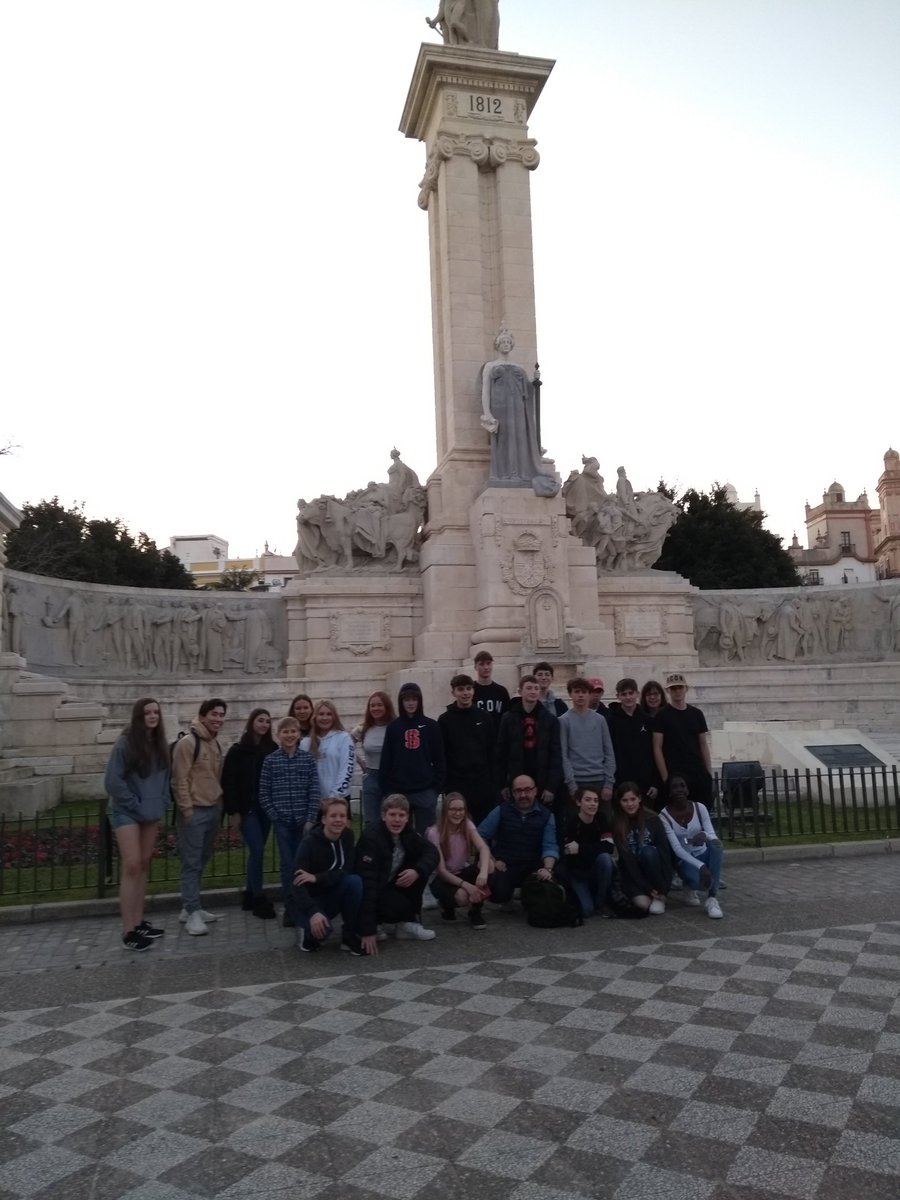 Doing a bit of sightseeing in Cádiz this evening. Group photo in front of the Monument to the Constitution of 1812. #CadizTrip2020