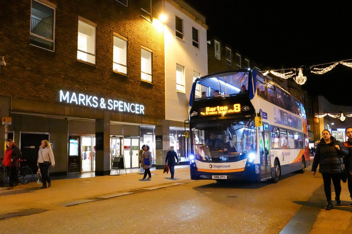 len_lemon_uk's tweet photo. [Bus spotting at Marks &amp; Spencer] Here we have an Enviro400 MMC by Stagecoach in Oxfordshire on route 8 on Queen Street in Oxford. https://t.co/fstznkUD5o
