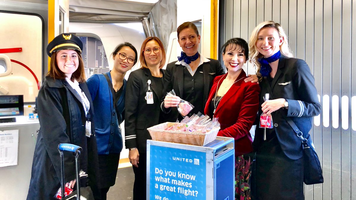 I 💕 passing out “Houston Has Heart” cookies 2 out great #UAIFS flight attendants from SFO 2 EWR + bases in between. Hugs, smiles sweets & even showing off our #nextgenuniform made everyone feel #beingUnited appreciated.