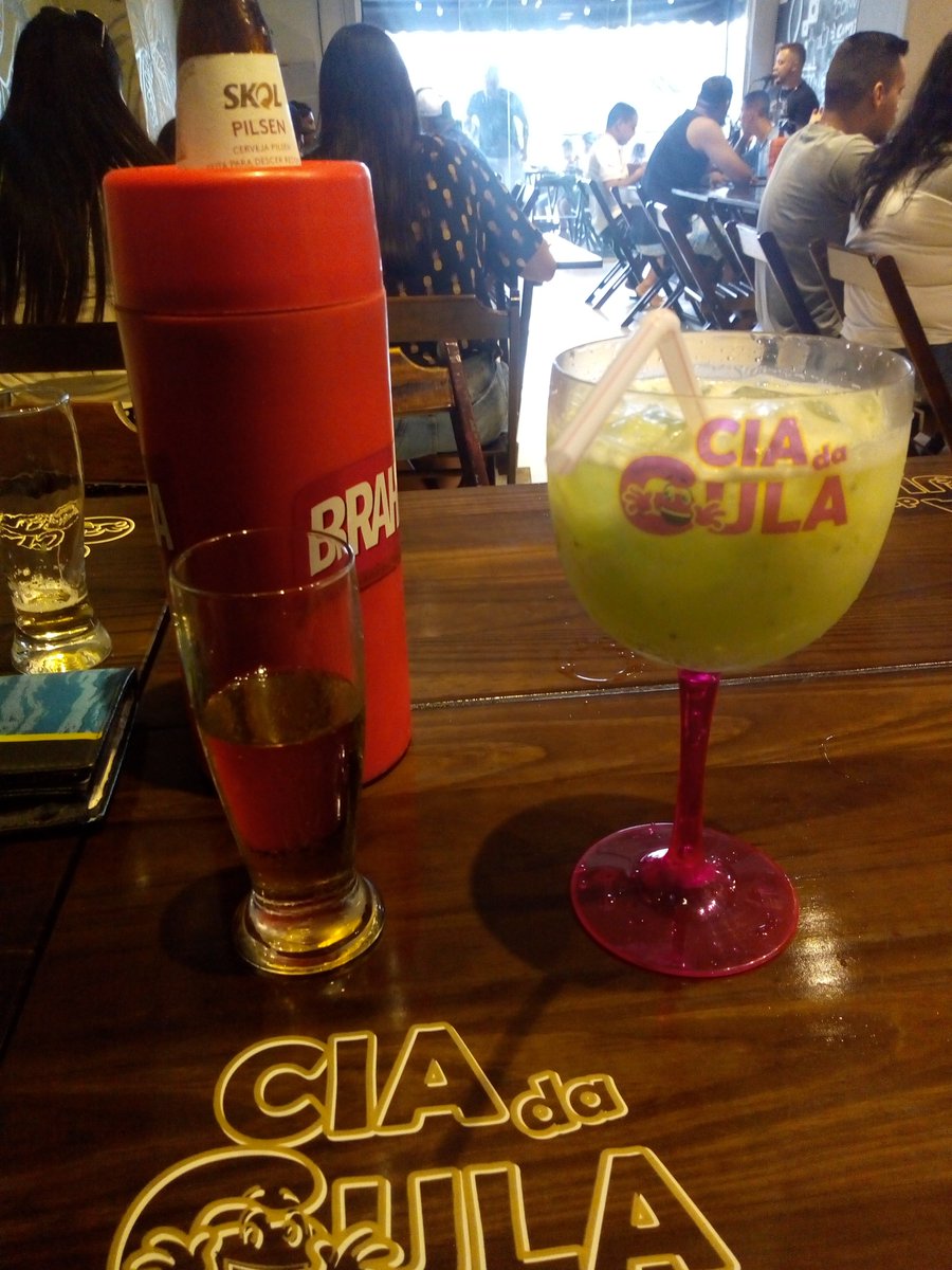 joaooalvess's tweet photo. Feijoada e música ao vivo no restaurante da Cia da gula, n tem jeito a favela tá vencendo dnv 💥🔥 https://t.co/jhQxlfa79t