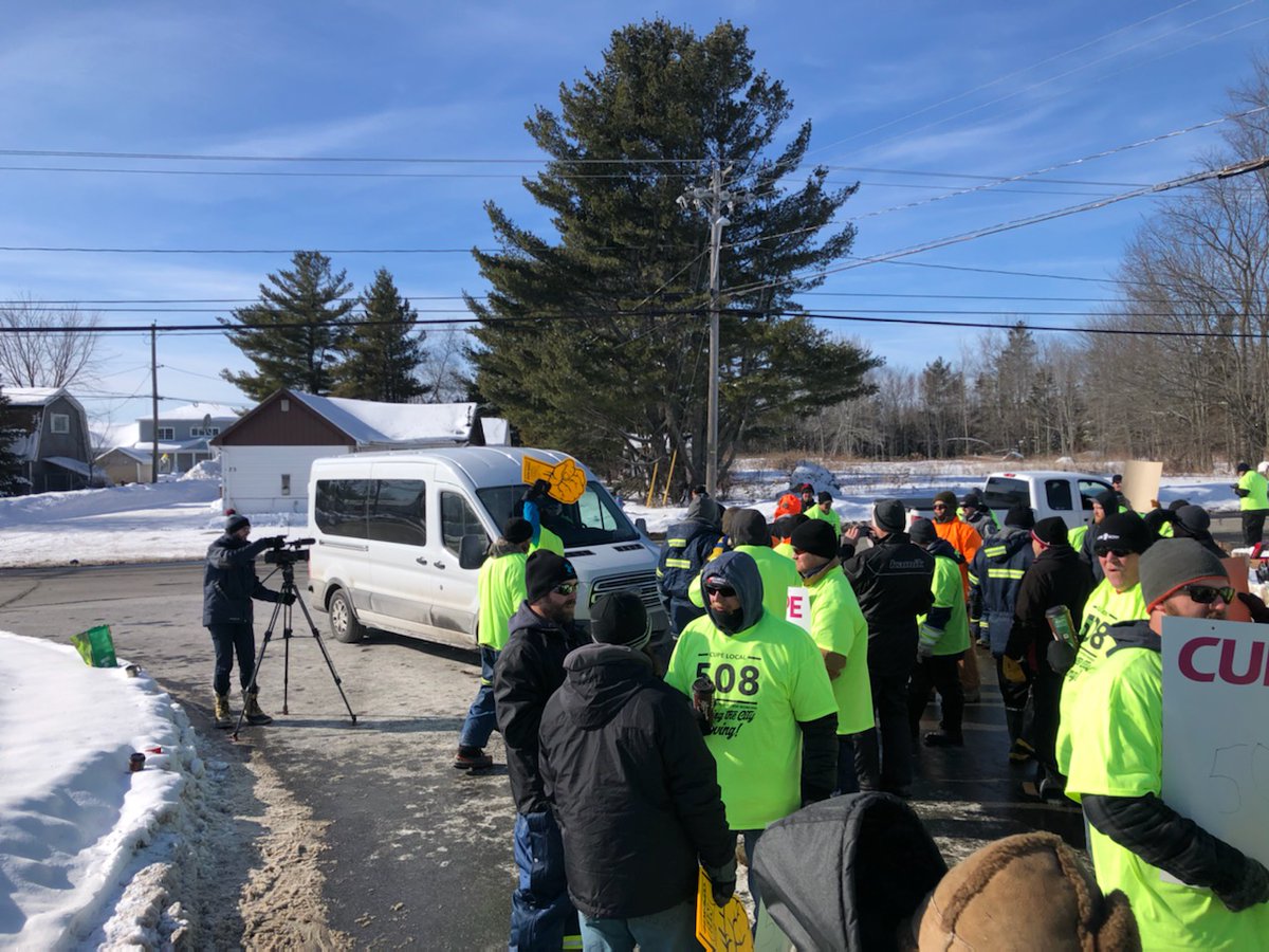 CUPELOCAL508's tweet photo. #Scabs have arrived. #Solidarity Thank your mayor and council for this taxpayers of #Fredericton #Cupe https://t.co/t1QiK1H4l9
