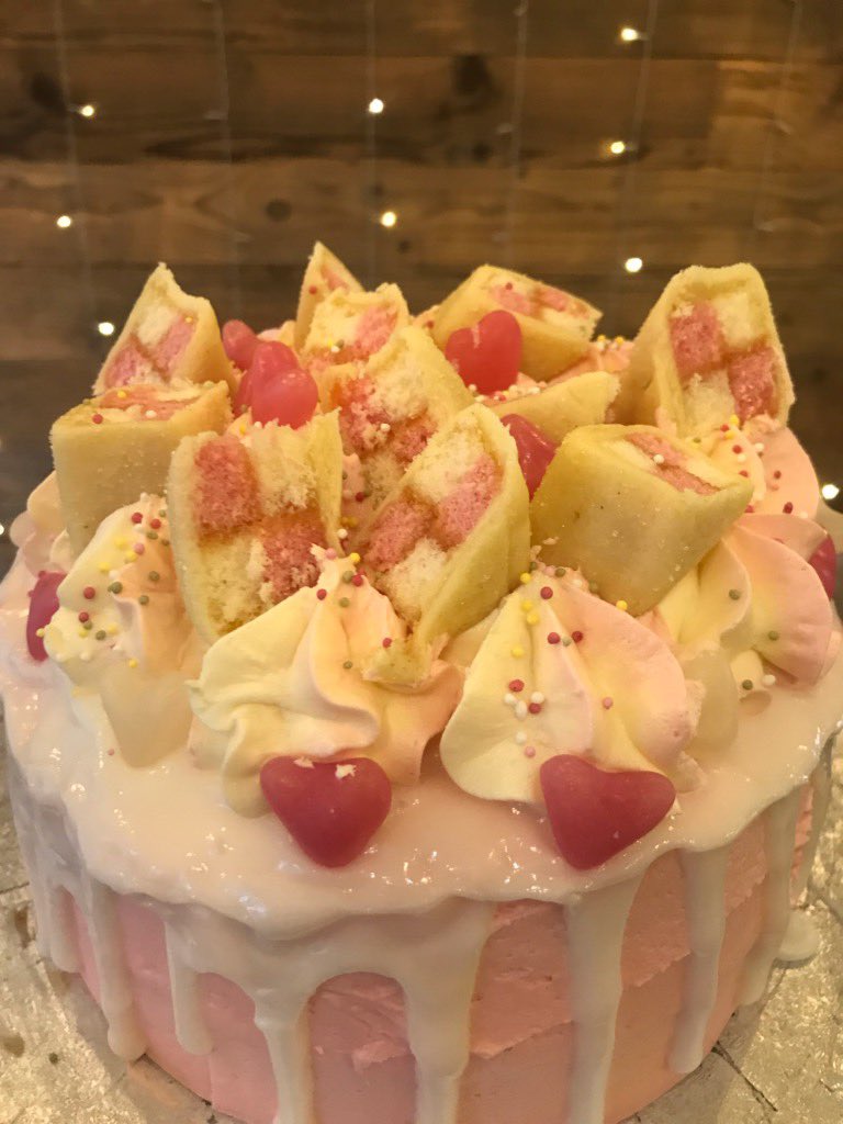 Chaiateabar's tweet photo. ❤️Who’s coming tomorrow for a slice of battenburg bad boi 💁🏾‍♀️❤️

#gosforth #the#nefood #coffeeshop #cakeshop  #teabar #loveleaftea #handmade #homemade #cakes #lunch https://t.co/U1MnRlDyQe