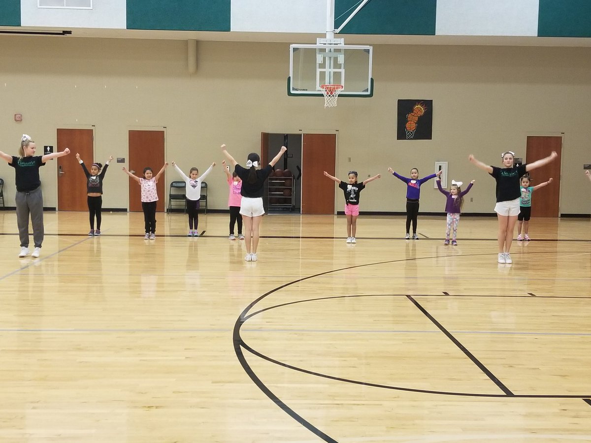 cheer_ems's tweet photo. We had a successful Cheer Clinic! We had 44 amazing little girls plus our EMS CHEERLEADERS. Please come out and support the Warriors Thursday and show some love to our Future Cheerleaders. #emscheer #warriorway #strongertogether πππ€ https://t.co/3OZD3OxMTC