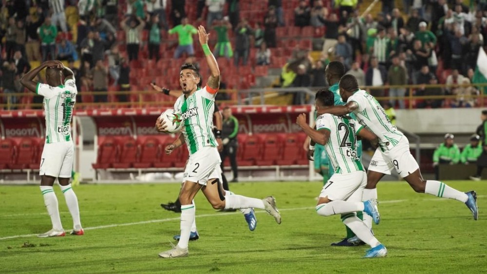 Flamengo mira colombiano Daniel Muñoz. Lateral-direito tem 23 anos e também desperta interesse do Palmeiras glo.bo/2OWBXCt