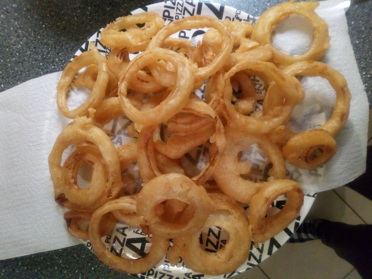 Julie27Rose's tweet photo. First attempt at homemade onion rings, quite delicious #special #treat #notforeveryday https://t.co/J5idzIkU3g