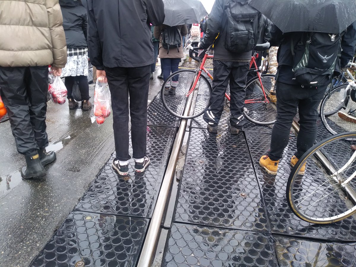 Vancouver Blocks train tracks Renfrew St north of Grandview Hwy. #WetsuwetenSolidarity #WetsuwetenStrong #Unistoten #ShutDownCanada