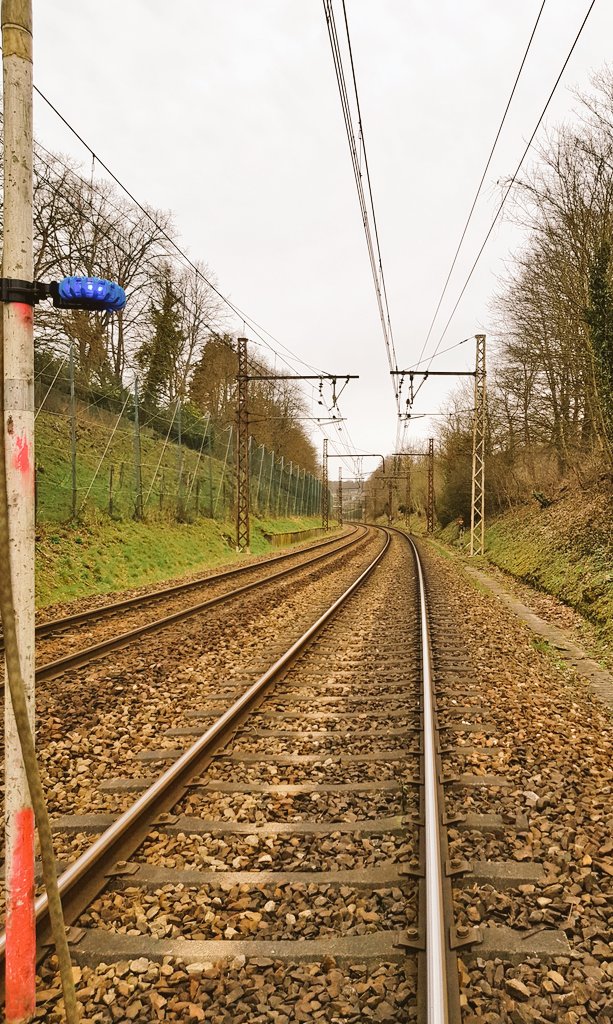 Tx CAT Week POLT S7/8:Nous sommes à l'œuvre sur la ligne 990 000 entre Jouy en Josas et Versailles V1/2.Au menu,nous avons de la VTE Inters HERSE + RT fc V2.Objectif,vérification technique et entretien,reprise de fluage,remplacement de pièces. But:fiabiliser la Caténaire ligne C!