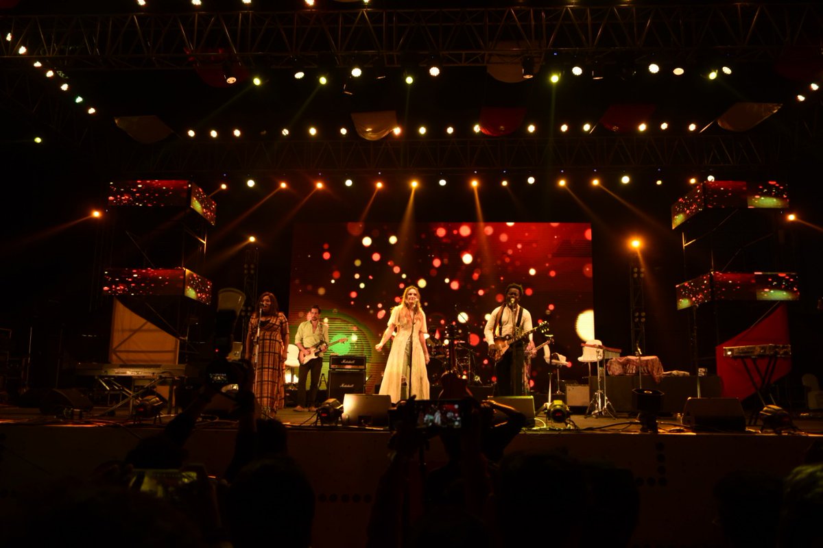 GorillaGlassIN's tweet photo. Tech and music together make the world a better place... For the first-time ever,@playing4change performed #LIVE in India at the #Tech2Innovate presented by #corninggorillaglass in #NewDelhi! https://t.co/k7tw8TmaWH