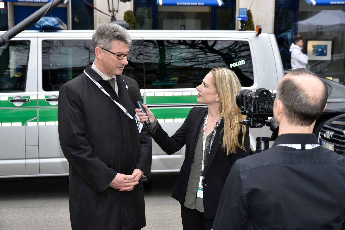 yourMSC_2020's tweet photo. 4.400 policemen are working for #MSC2020. Thank you for your important work, guys @PolizeiMuenchen! Creator @AnaKasparian asked: „How do you keep Munich save during MSC?“ Watch our full video here: https://t.co/ra88YGqOK6 #yourMSC @theyoungturks @MunSecConf #police https://t.co/iDBfSU8kEj