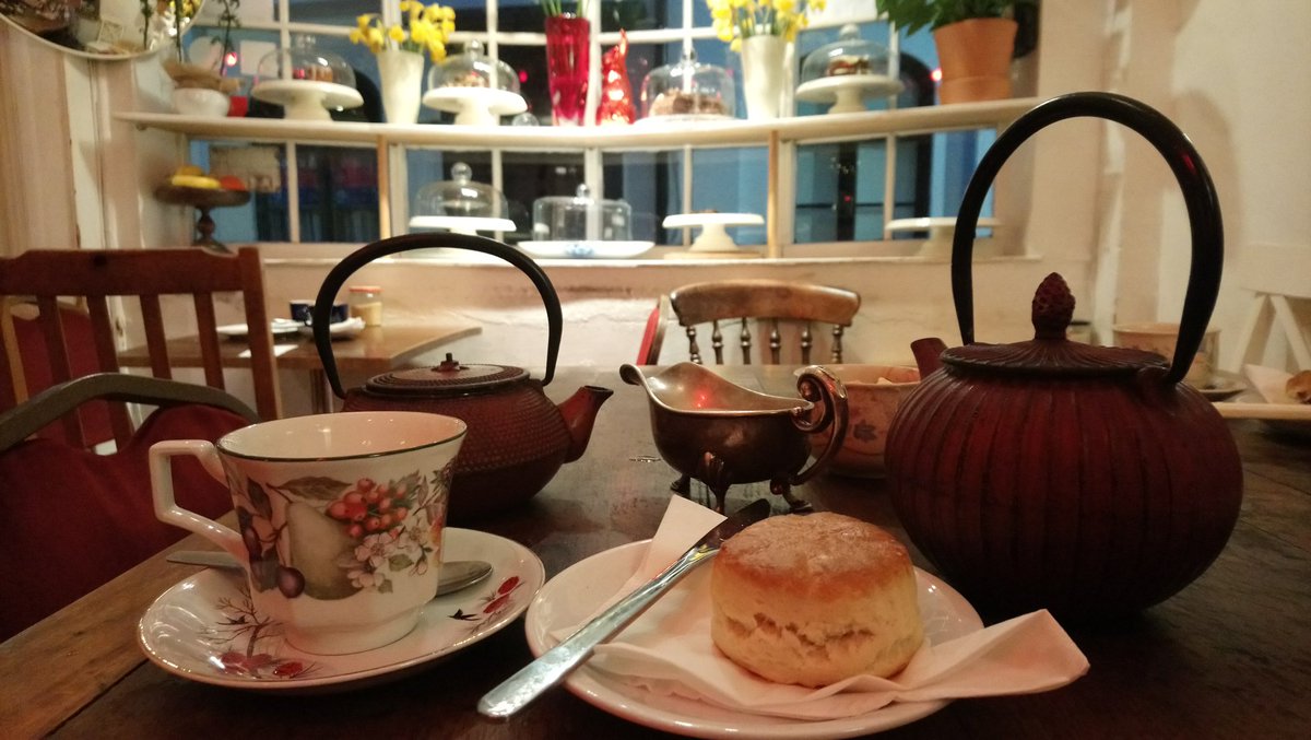 Followed by another lovely afternoon tea at <a href="/ReddoorLDN/">Red Door Cafe</a> 😋