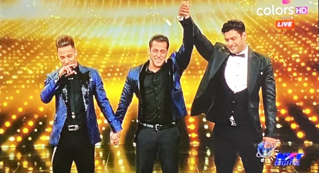 Mkumar_IYC's tweet image. Finally The Moment We All Waited For 🥰

#BiggBoss13Finale 
#Winner✌ #Sidharth_Shukla ♥️