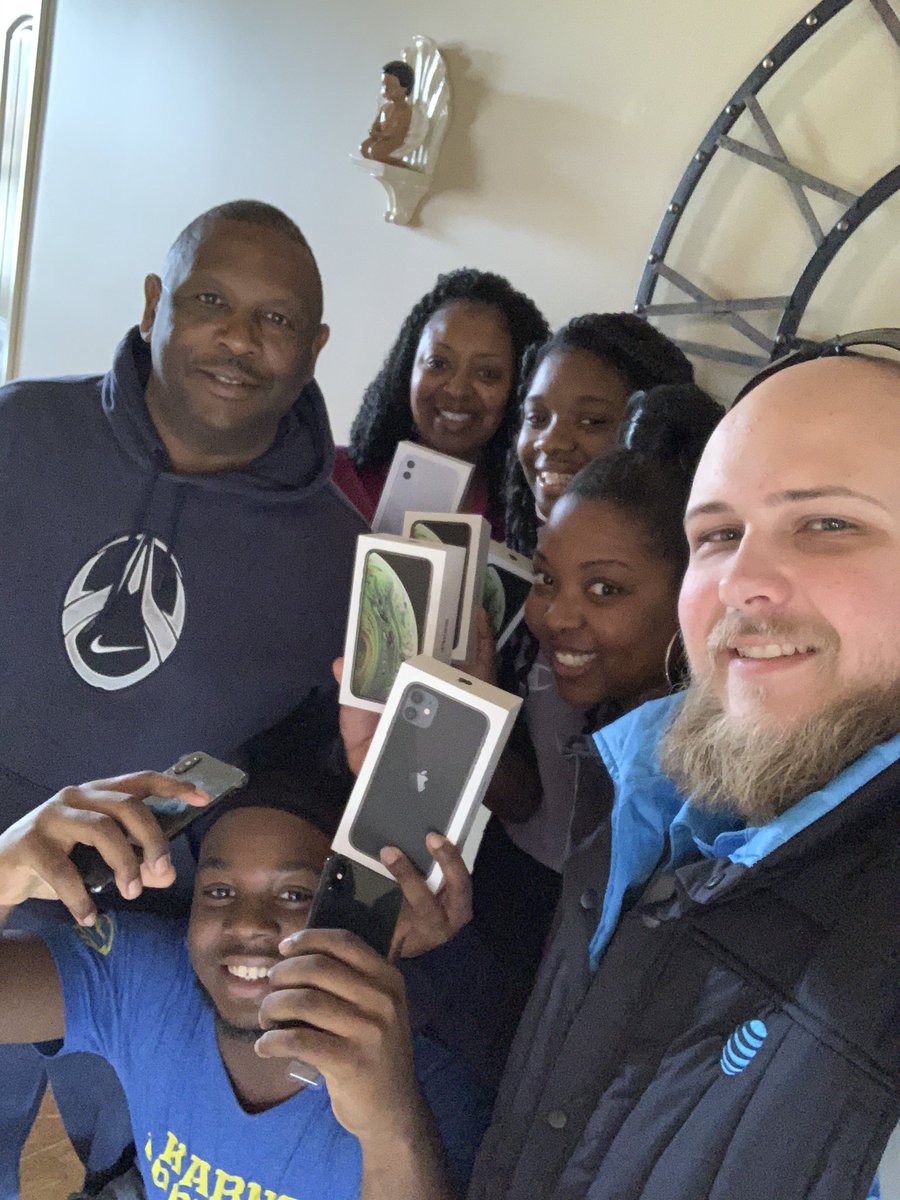 IHX_TylerGammon's tweet photo. Another happy family #ihxoneten #teamGID #LifeAtATT @KeithTh06795473 @ihx_ryan  @ATT @IhxOne https://t.co/FQVnLKgGDH