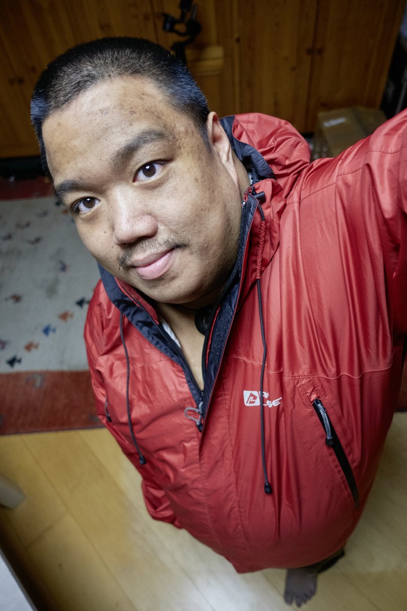 specialpaul's tweet photo. Sometimes i love to wear "thiner" raingear - like this.
It feels amazing directly on the skin - so smooth.
Yes i love to sleep in it, too - but Bondage is amazing, too.

#redledge https://t.co/xFXhPzz1ab