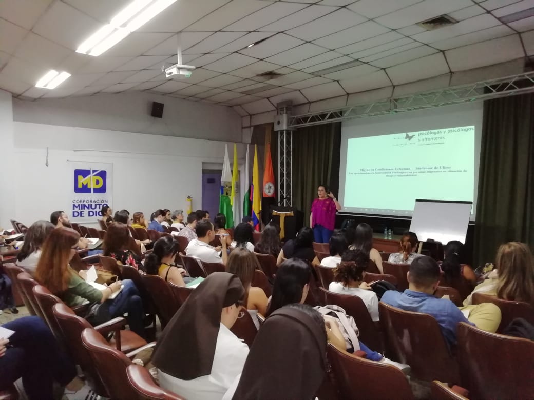 USBmed's tweet photo. #eventosUSB 🧡🙋♂️🙋♀️
La @USBmed es sede en este momento del Seminario Taller: Atención Psicosocial en Situaciones de Crisis, a cargo de Betty Roca, coordinadora de Psicólogos Sin Fronteras España.
@EgresadosUSBMed @UsbMaestria @carrionjaime @samueluwrmolde @JuanGAgonLopez @Beriose https://t.co/tyiQ09D7L4