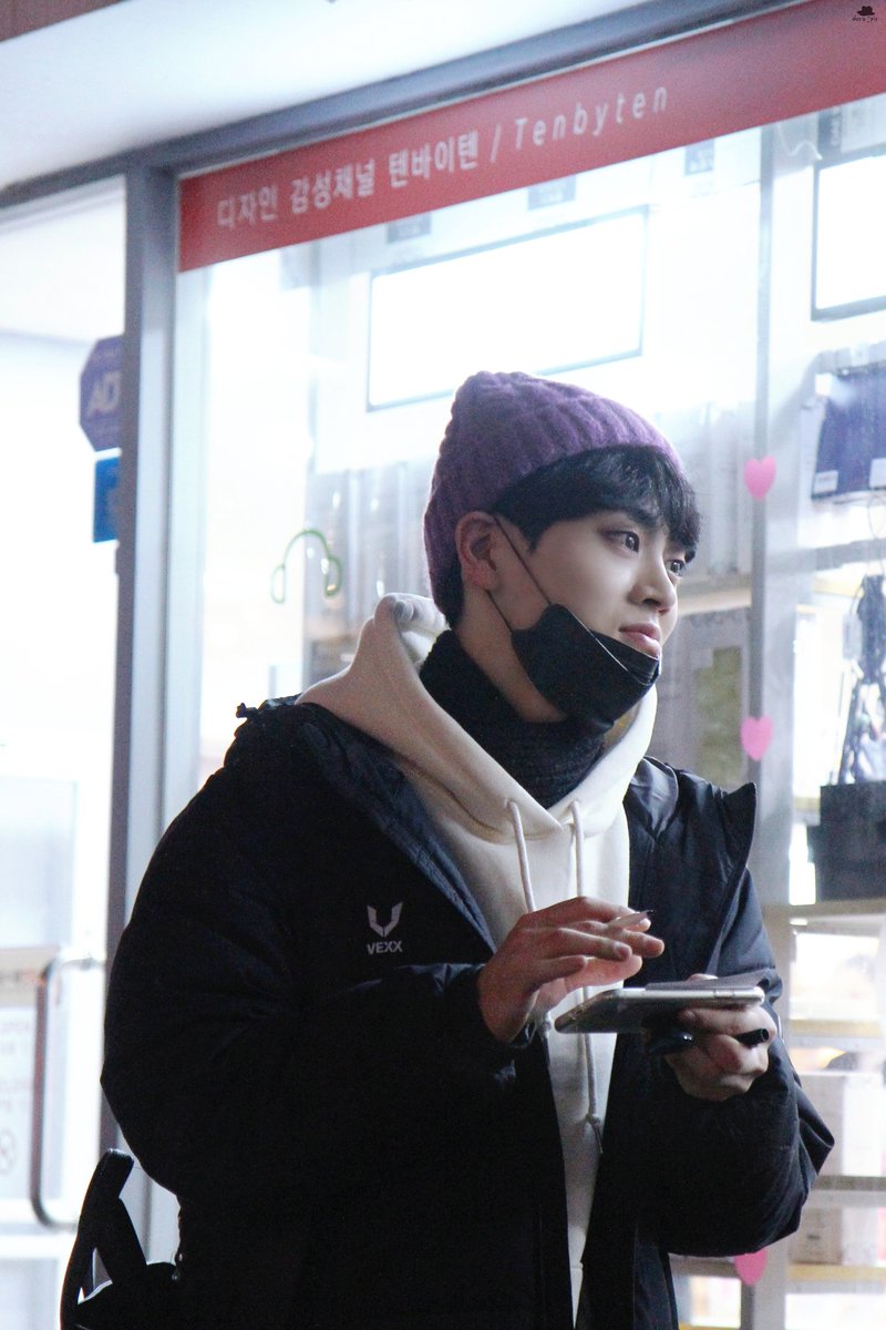 fedora_pic's tweet image. 200213 뮤지컬 브라더스 까라마조프 퇴근길
#김지온 배우님